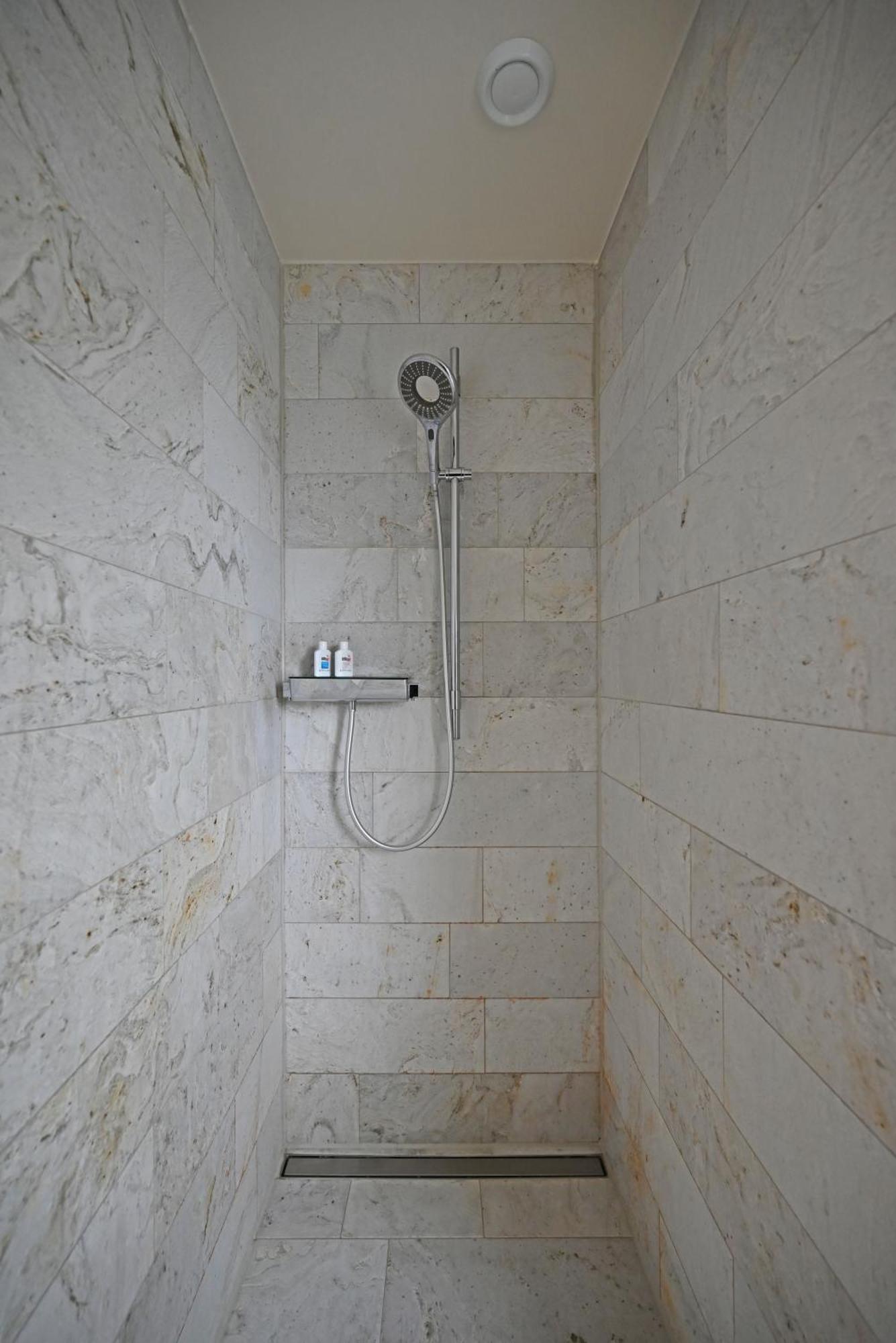 Modernes & Gepflegtes Hotelzimmer Mit Kueche! Bernstadt  ภายนอก รูปภาพ