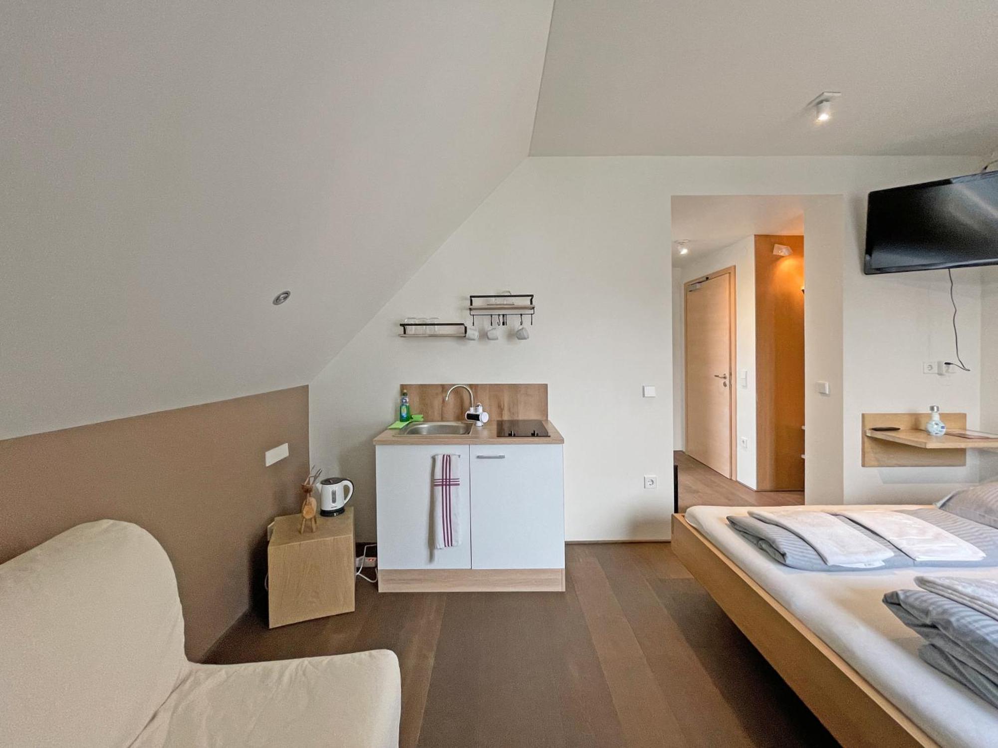 Modernes & Gepflegtes Hotelzimmer Mit Kueche! Bernstadt  ภายนอก รูปภาพ