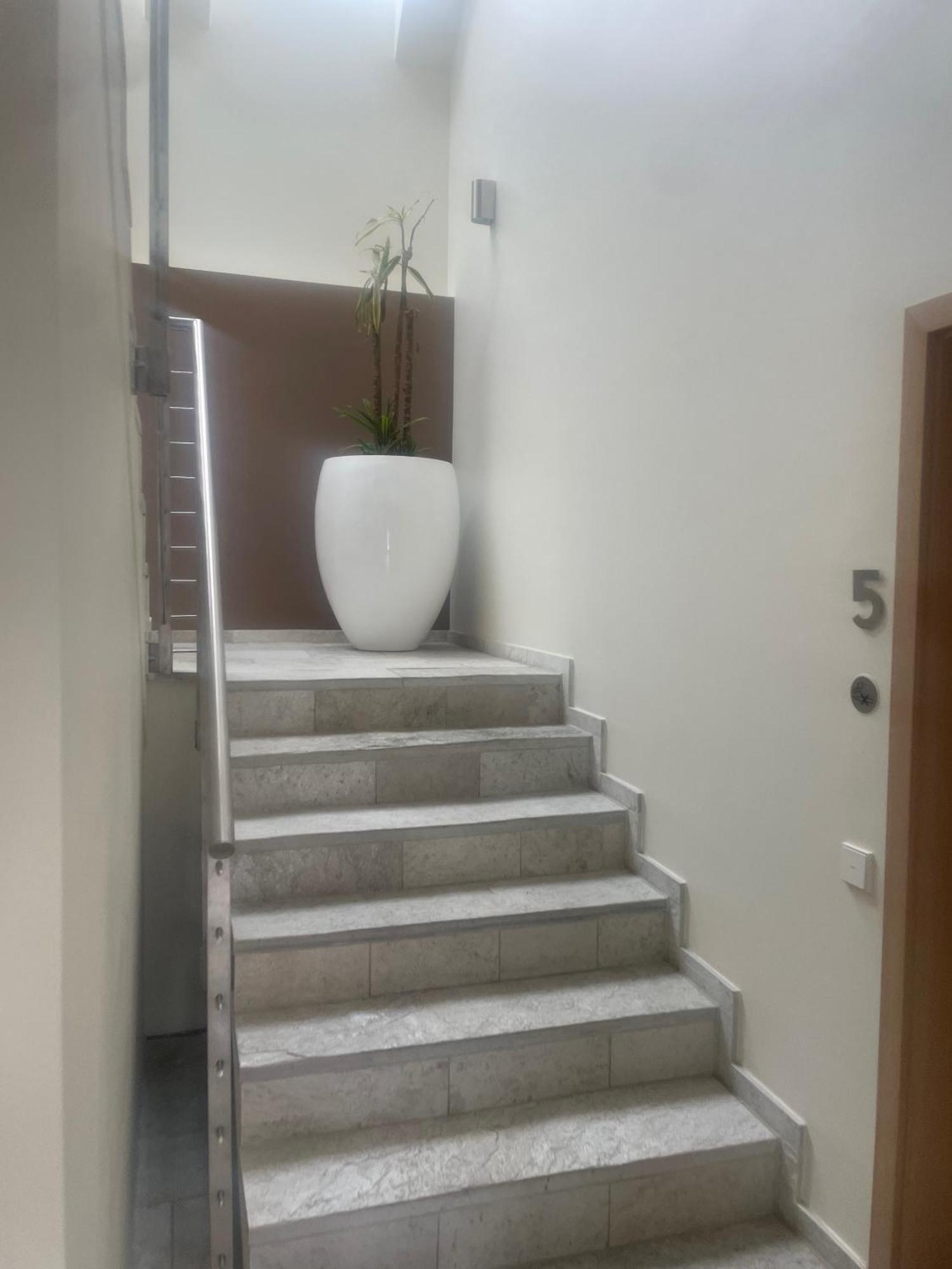 Modernes & Gepflegtes Hotelzimmer Mit Kueche! Bernstadt  ภายนอก รูปภาพ